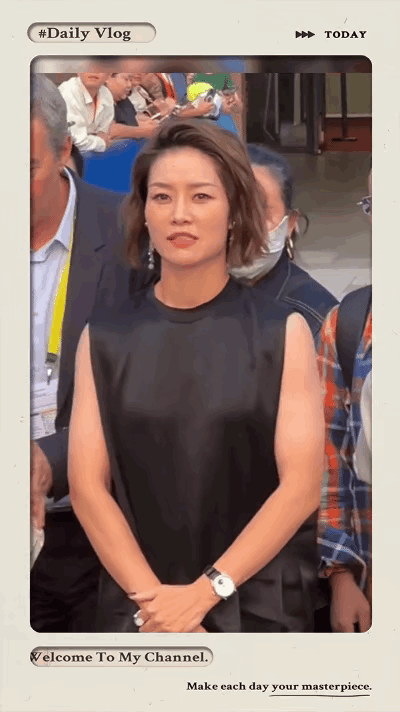 被偶遇微卷短发气质迷人退役后越来越美qy千亿球友会惊艳！李娜上海大师赛(图1)