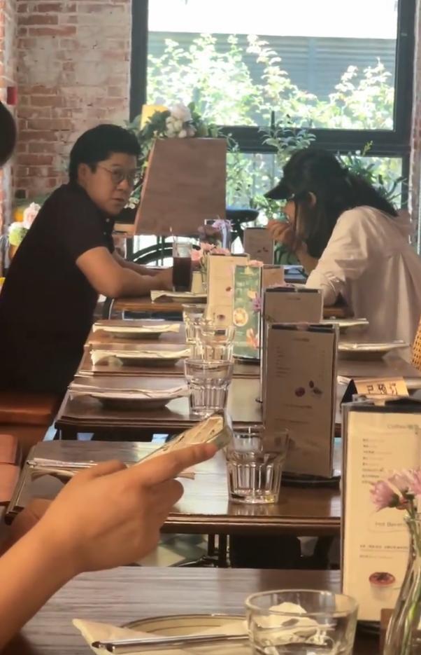 岁郭晶晶披头散发太朴素网友：孩子咋办千亿国际网站霍启刚陪老婆吃午饭43(图19)