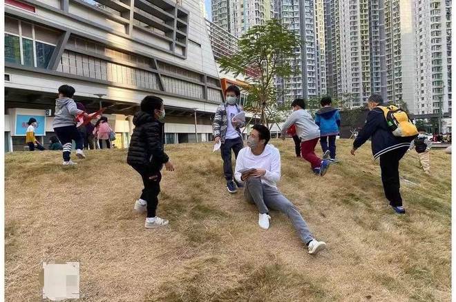 岁郭晶晶披头散发太朴素网友：孩子咋办千亿国际网站霍启刚陪老婆吃午饭43(图21)
