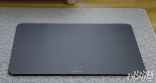 s玻璃鼠标垫上手简评雷柏V10 Glas(图2)
