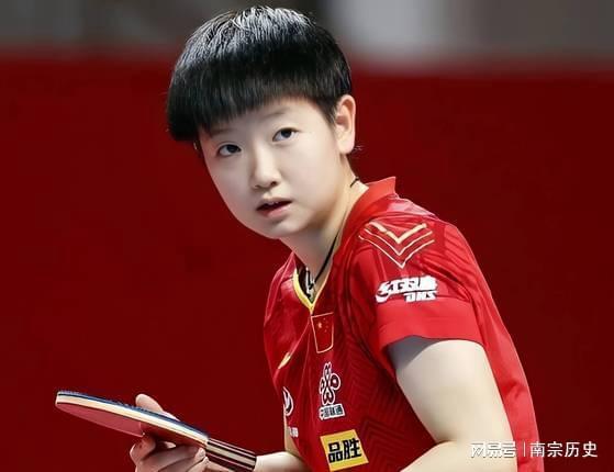 送行一脸慈祥仿佛家长送孩子上学有爱!国乒出征多哈马龙为孙颖莎(图4)